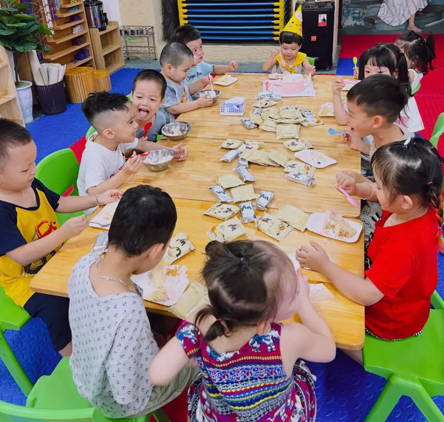 Trường Mầm Non Bước Chân Đầu Tiên (First Step Montessori Childcare)