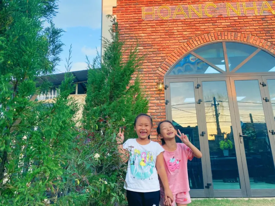 Trung Tâm Ngoại Ngữ & Nghệ Thuật Hoàng Nhật