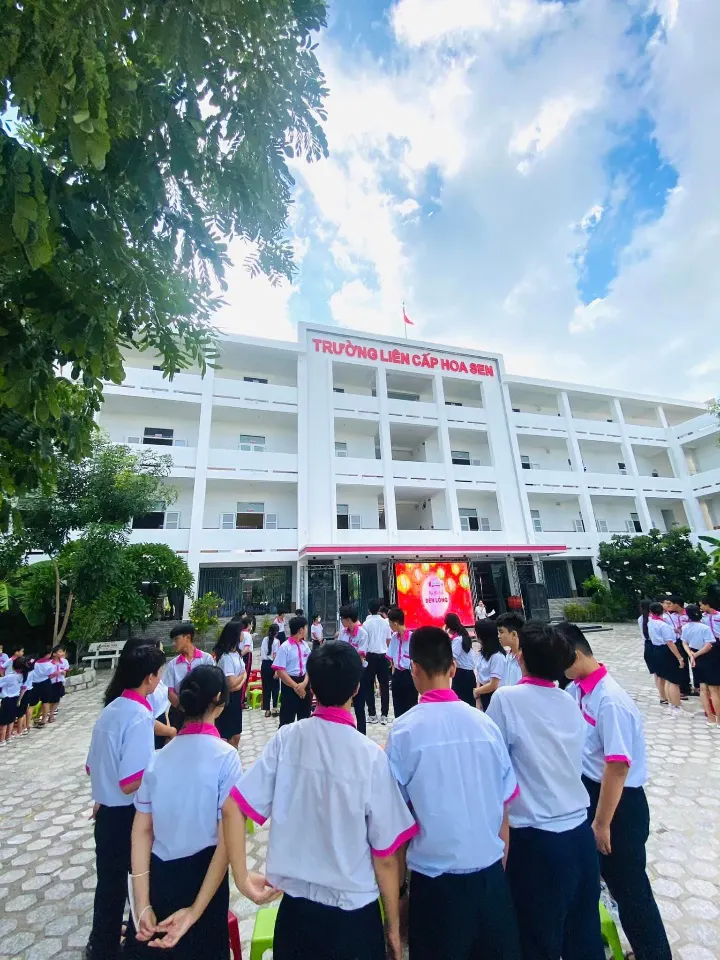 Trường Tiểu Học - THCS - THPT Hoa Sen