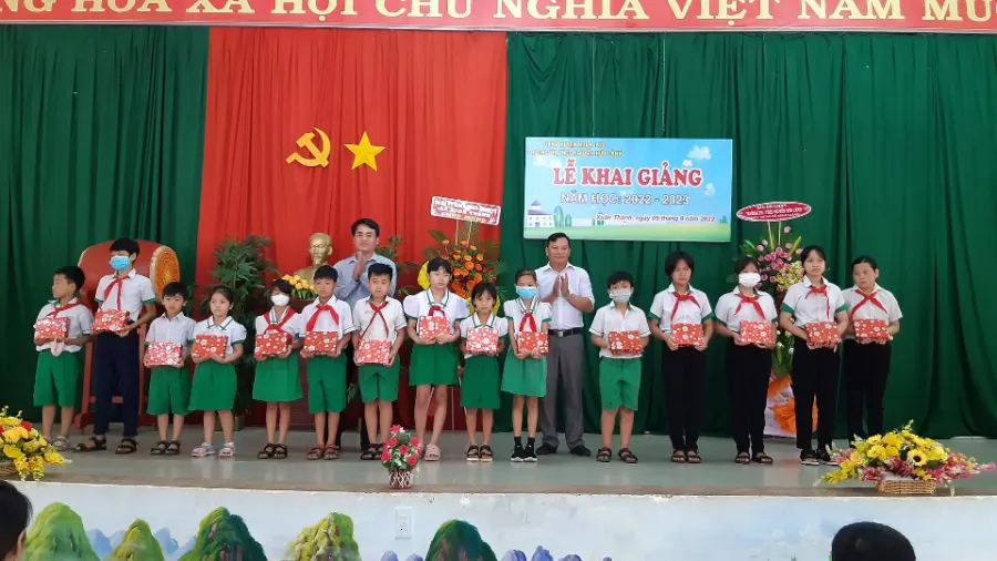 Trường Tiểu học, THCS Nguyễn Hữu Cảnh