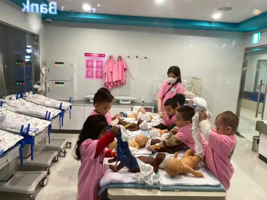 Mầm Non Những Người Bạn Nhỏ ( Little Friends Montessori ) - Nguyễn Ngọc Nại, Khương Mai