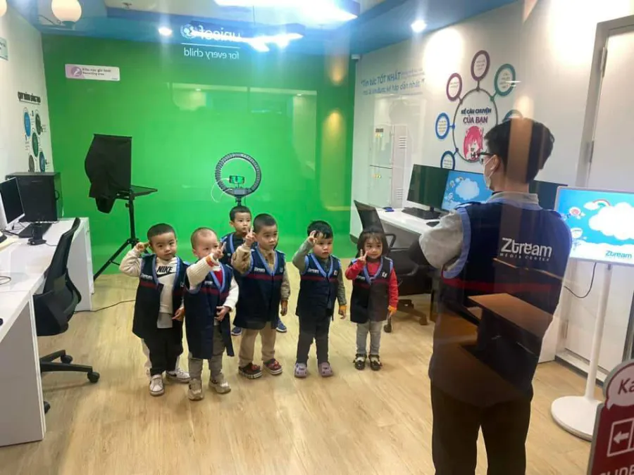 Mầm Non Những Người Bạn Nhỏ ( Little Friends Montessori ) - Nguyễn Viết Xuân, Khương Mai