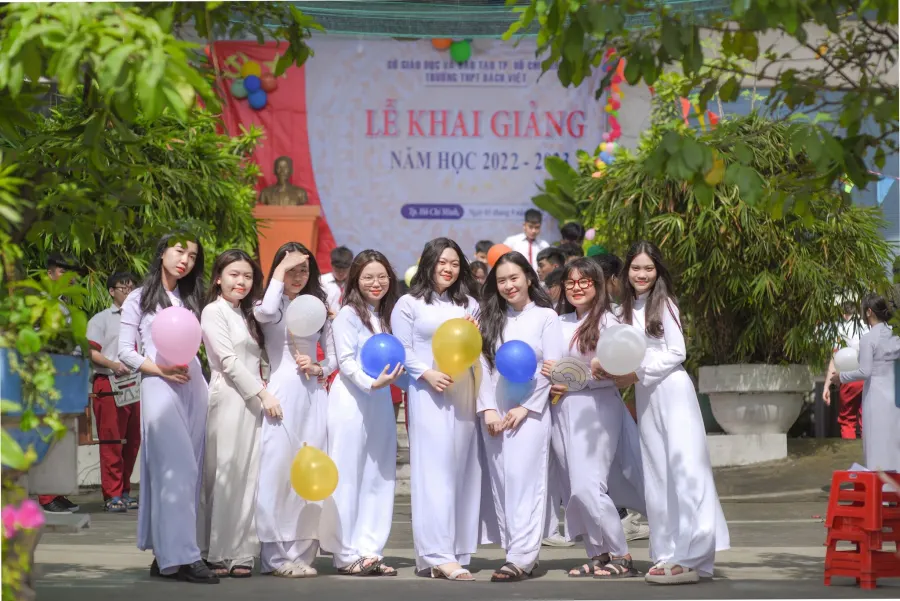 Trường THPT Bách Việt