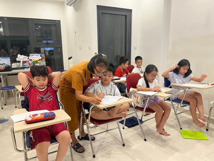 Trung tâm Bồi dưỡng kiến thức Edutop - Vinhomes Smat City, Tây Mỗ