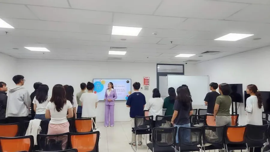 Lớp học Kỹ năng MC 6W