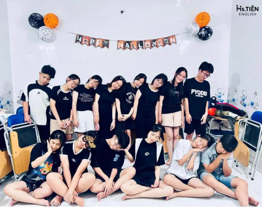 Lớp học tiếng anh Ms. Tien English