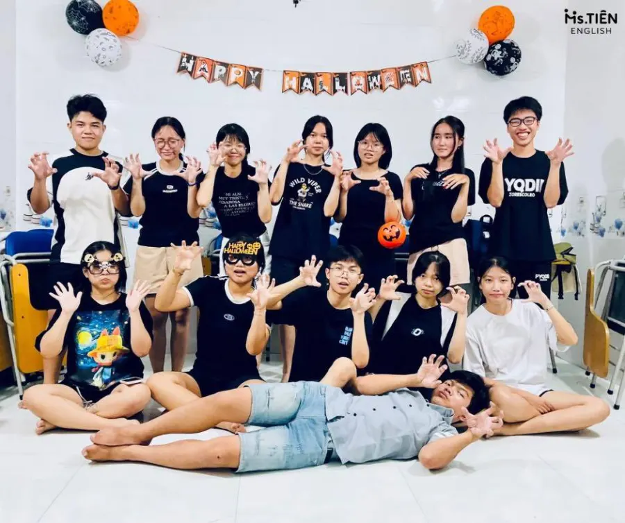 Lớp học tiếng anh Ms. Tien English