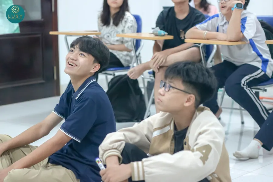 Trung tâm Ngoại Ngữ Lucy