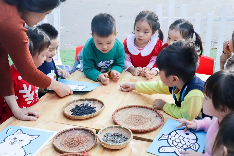 Mầm Non Học Viện Hoàng Gia