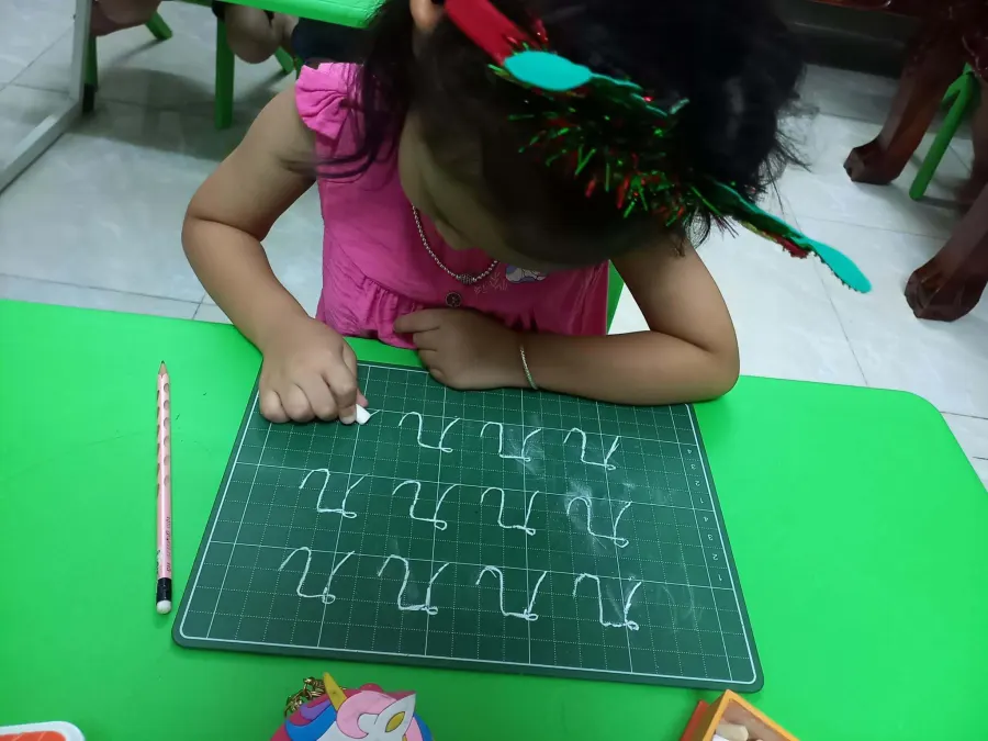 Lớp Tiền Học _ Luyện Chữ Đẹp , Dĩ An, Bình Dương