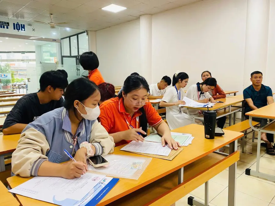 Trường Cao đẳng Ngoại ngữ và Công nghệ Hà Nội