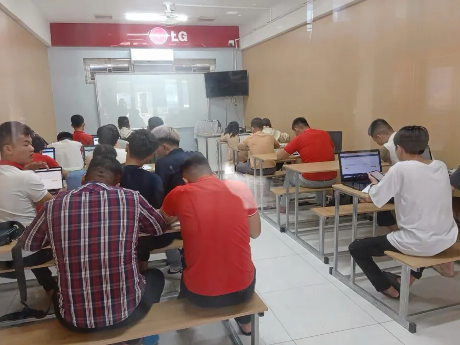 Trung tâm Ngoại Ngữ Duy Tân