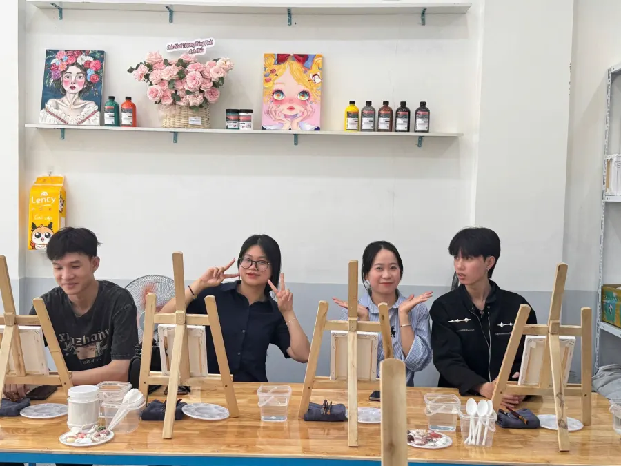Lớp vẽ Ào Art