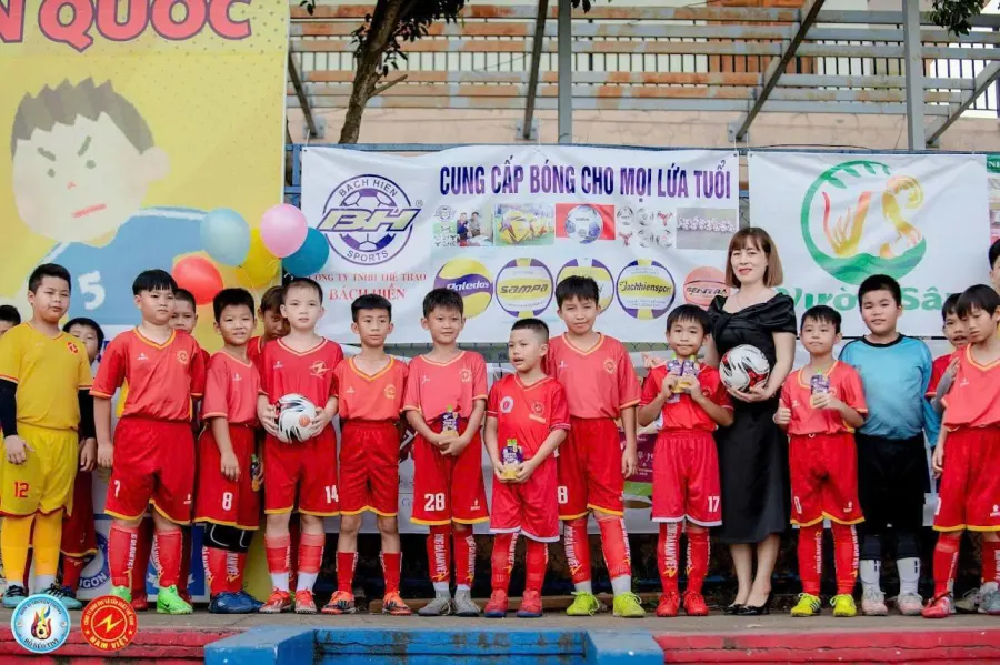 Trung tâm bóng đá Nam Việt