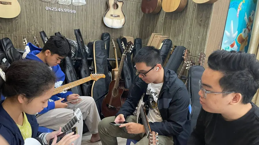 Lớp dạy nhạc Thân Nguyễn Guitar