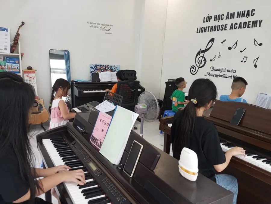 Lớp học Âm Nhạc LIGHTHOUSE ACADEMY