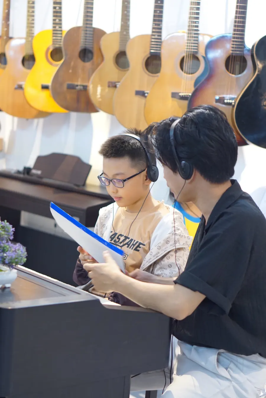 Lớp Dạy nhạc  TRI Guitar