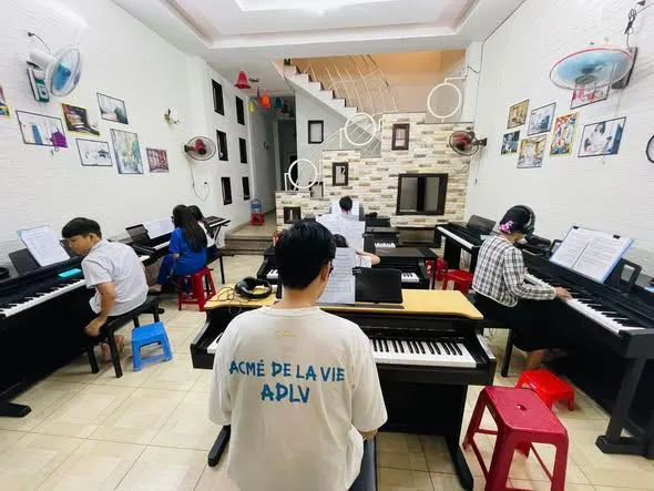 Lớp Âm nhạc CD Music