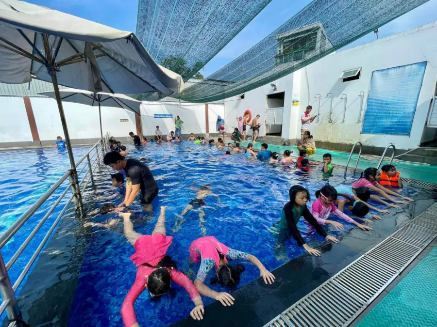 Trung tâm Hồ bơi Lavie