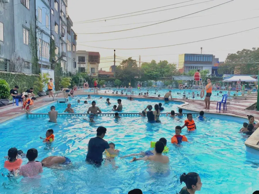 Lớp dạy bơi HPU
