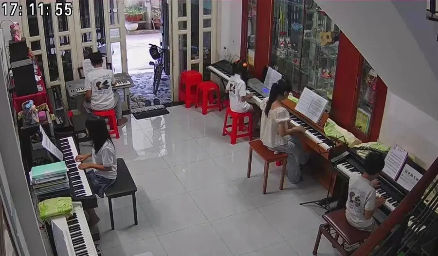 Lớp Dạy đàn Music Home