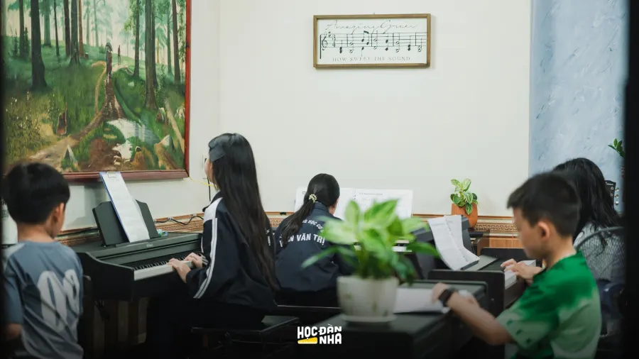 Lớp Học Đàn Nha