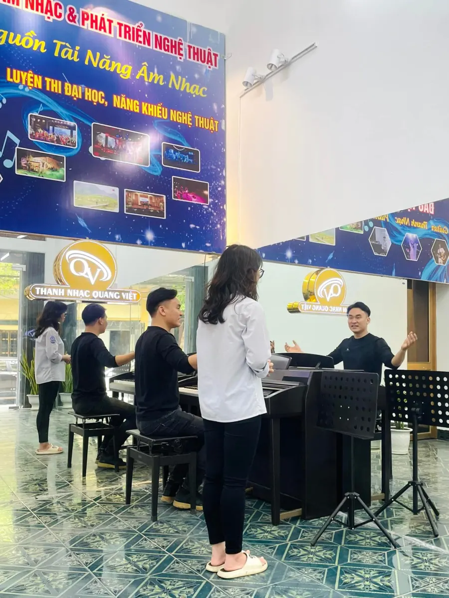 Trung tâm Thanh Nhạc Quang Việt