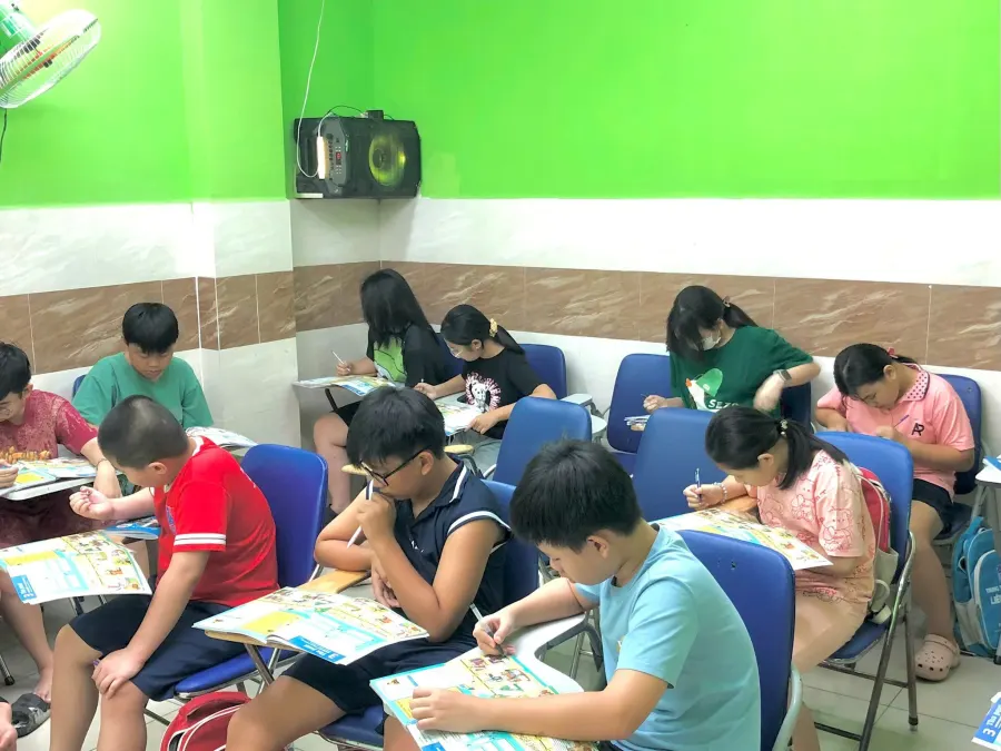Trung tâm Ngoại Ngữ Liên Việt Úc - Bình Tây