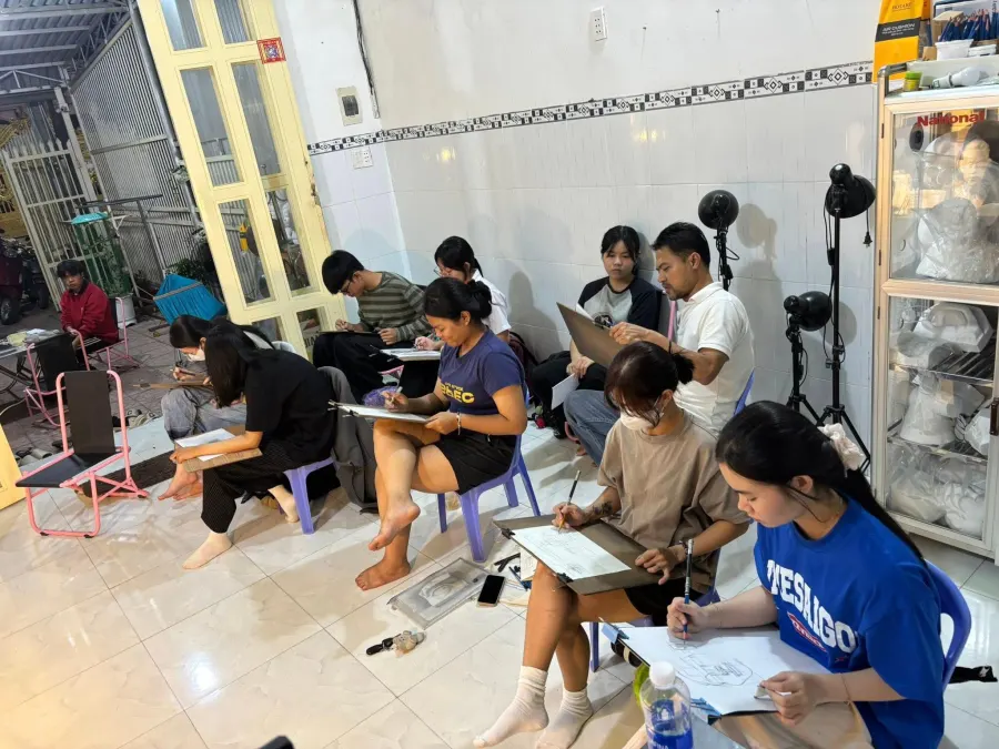 Lớp luyện thi Râu Art
