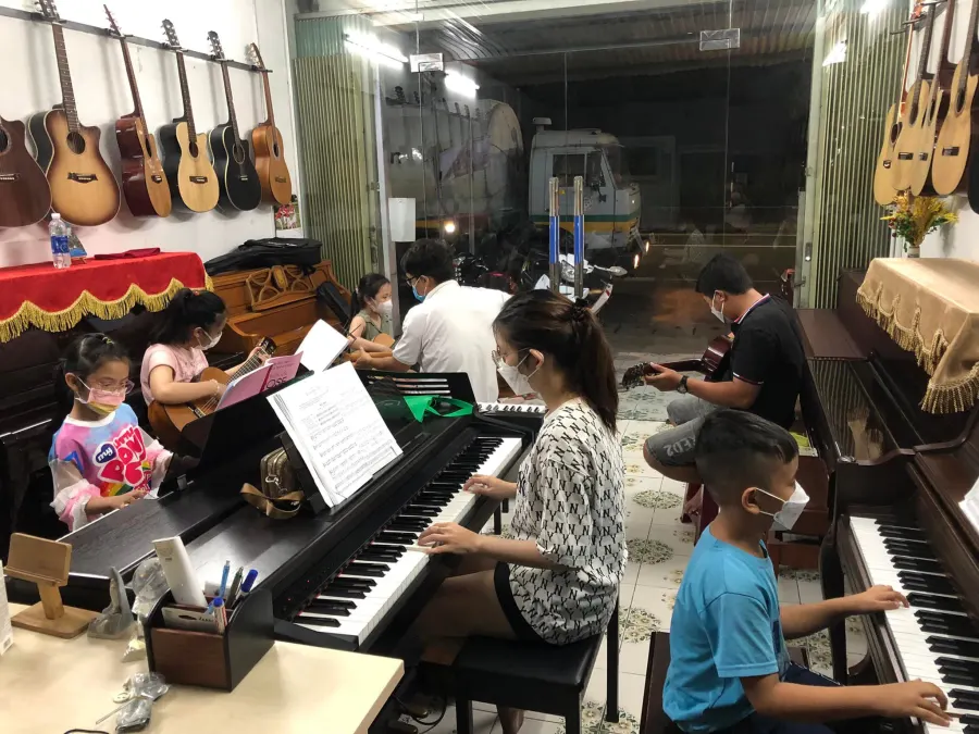 Trung tâm Âm Nhạc Khởi Hứng Music