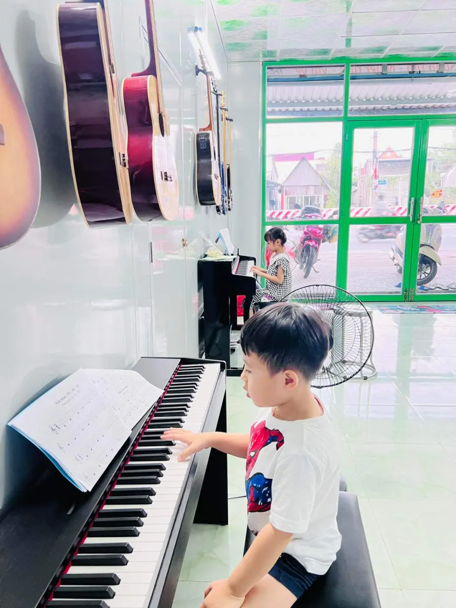 Lớp Nhạc Kazoo Music