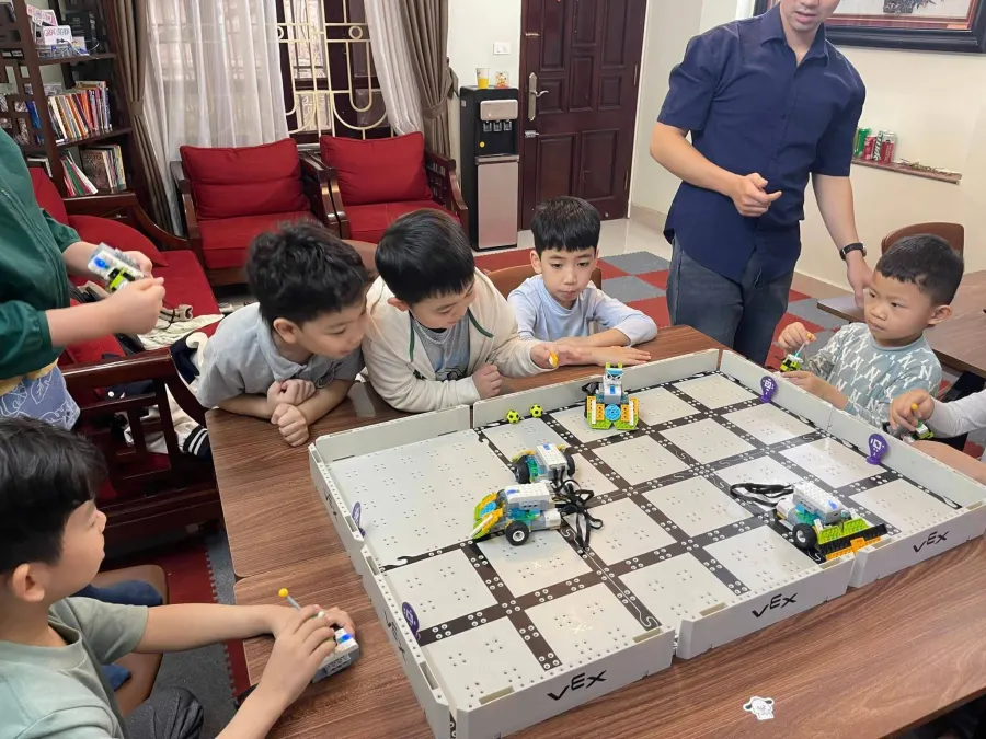 Câu lạc bộ Lập trình & Robotics Stemzo
