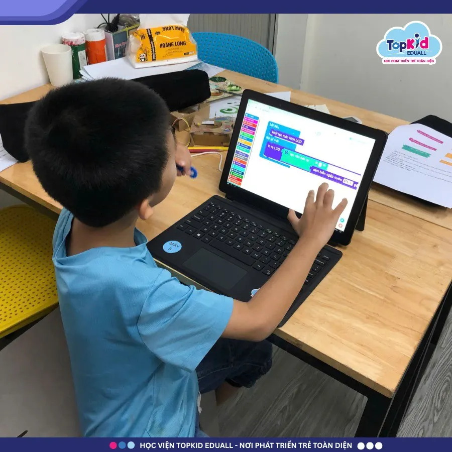 Lớp Học Lập Trình Cho Trẻ - TopKid STEAM Robotics