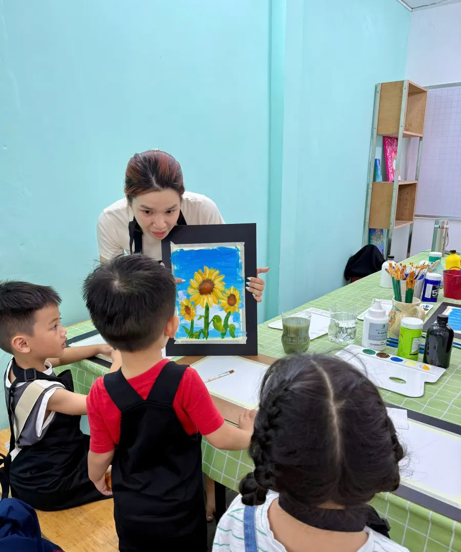 Lớp Mỹ thuật Hebi Art