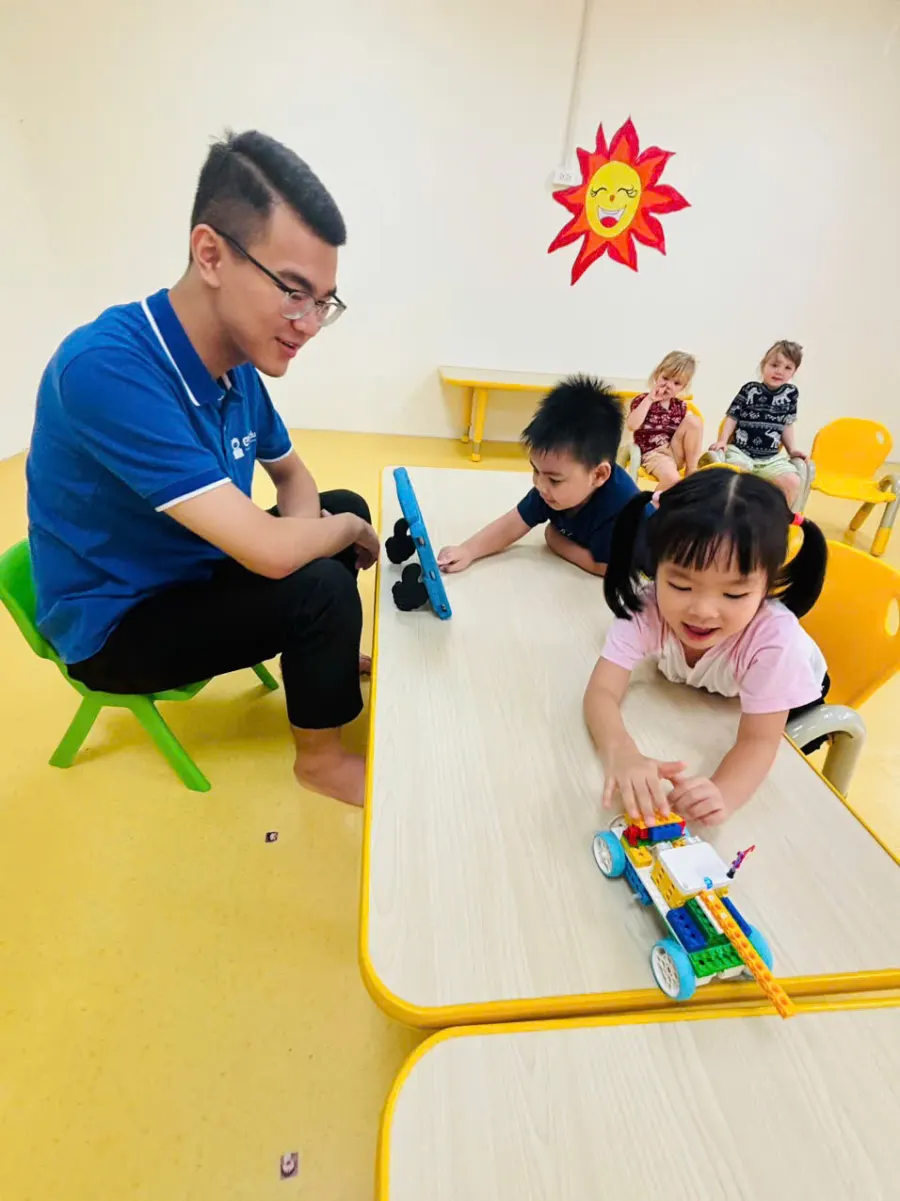 Trường Công nghệ và Sáng tạo EVO