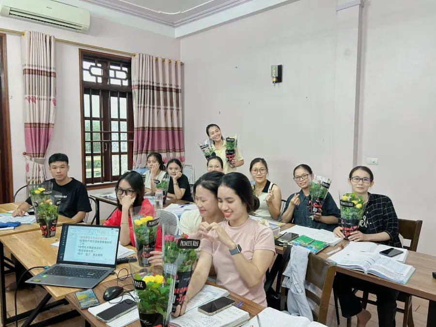 Trung tâm Quốc tế Hoa Nam - Ms Hoa