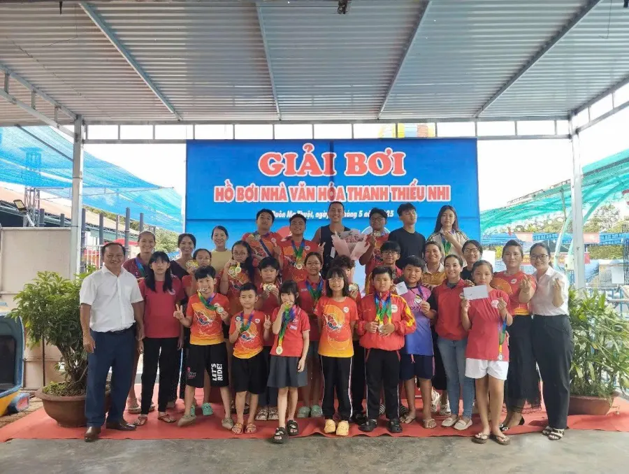 Câu lạc bộ Chicks Swimming
