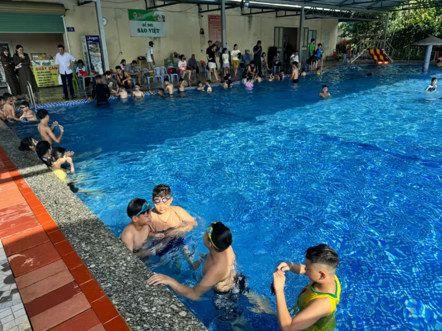 Trung tâm Dạy Bơi - Bể Bơi Sao Việt