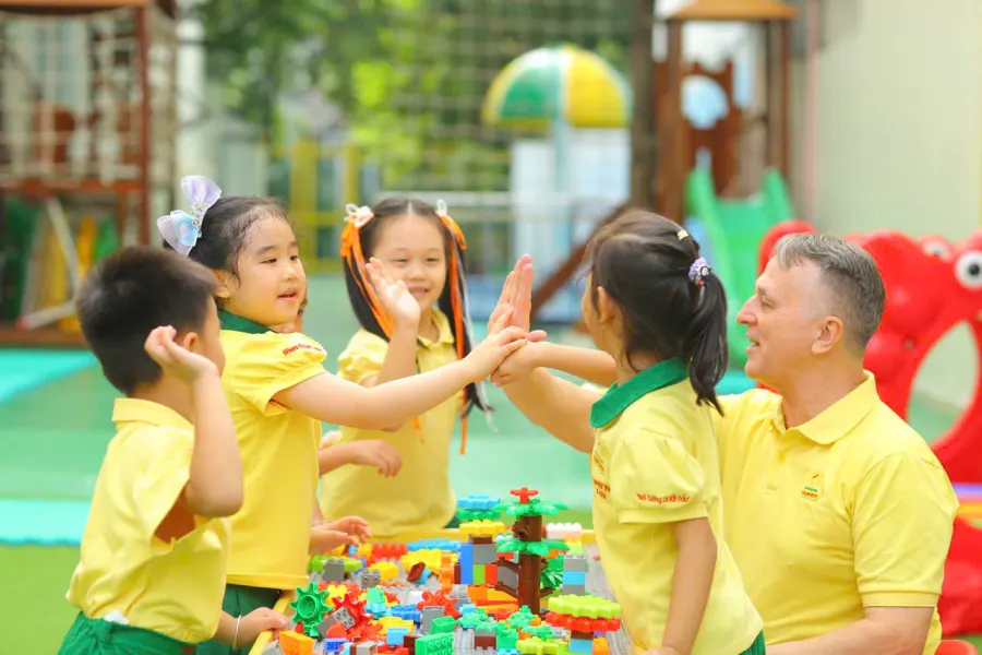 Trường Mầm Non Con Mèo Vàng (Yellow Kitty)