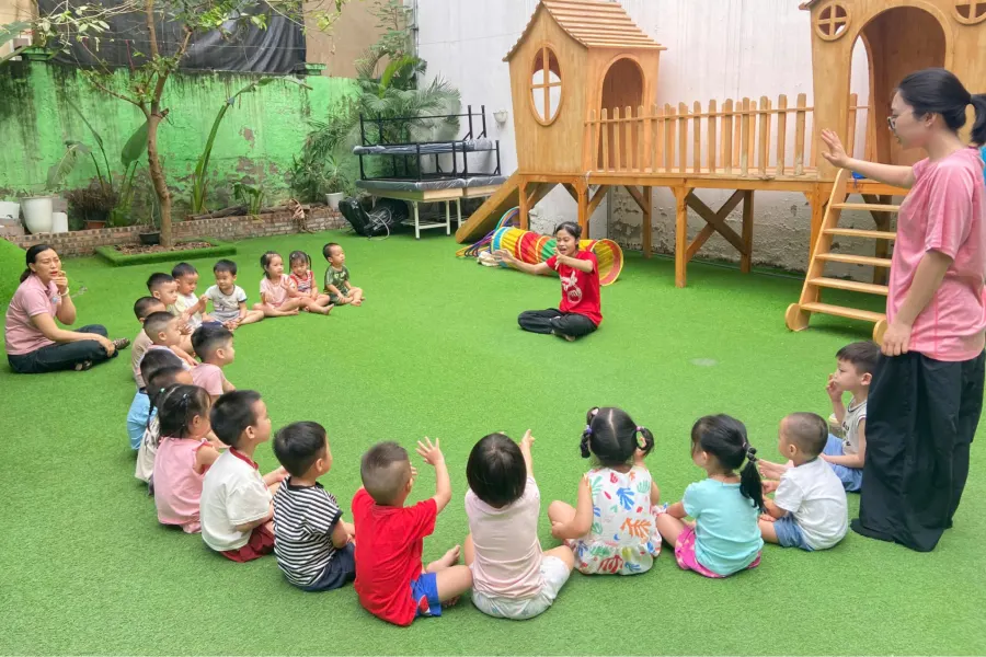 Mầm Non Song Ngữ Small World 2