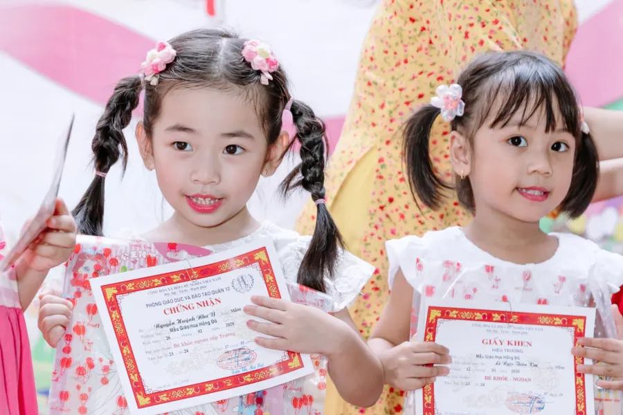 Lớp Mẫu Giáo Hoa Hồng Đỏ