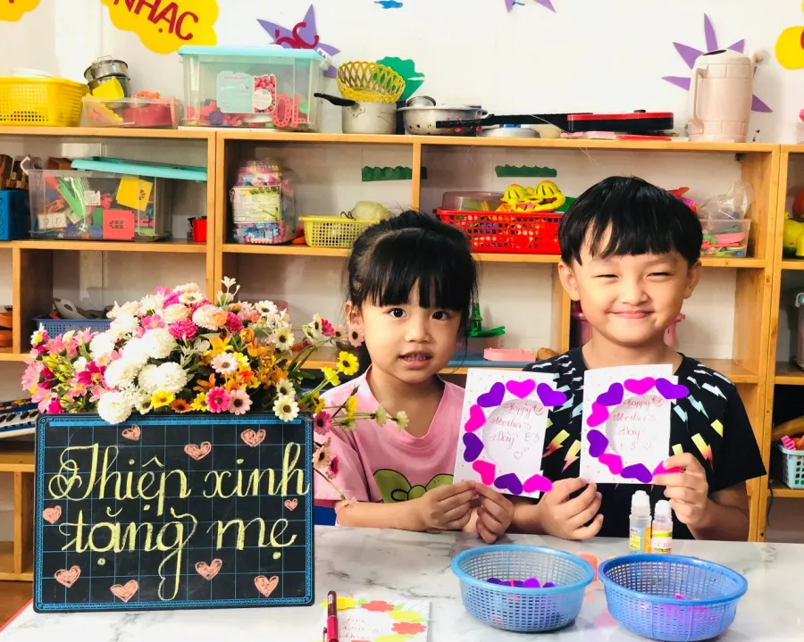 Lớp Mẫu Giáo Hoa Hồng Đỏ