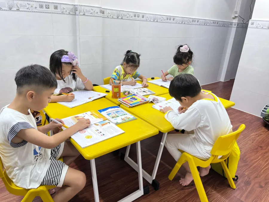 Lớp học Hành trang vào lớp 1 - Luyện chữ đẹp Hoa Mặt Trời