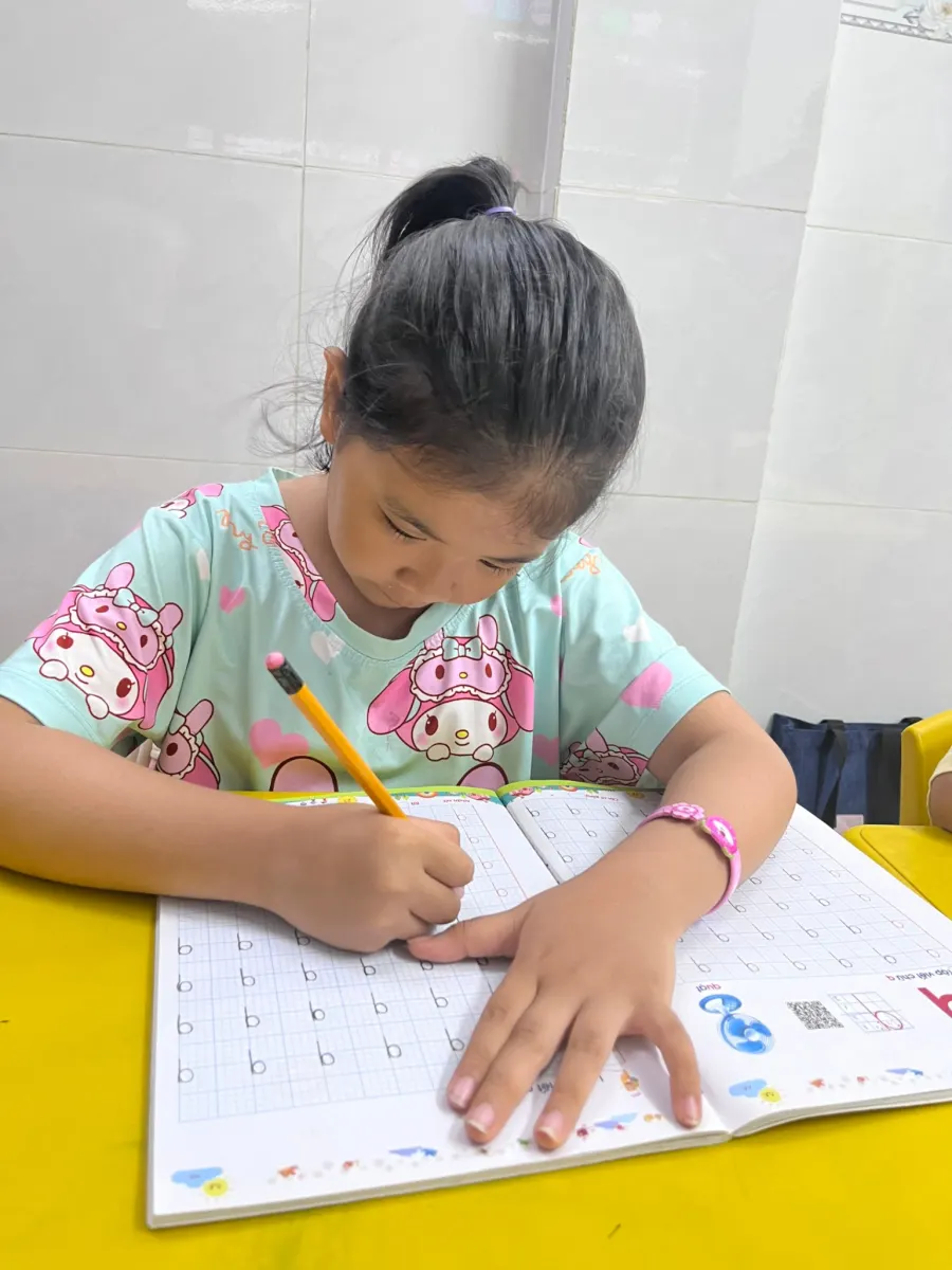 Lớp học Hành trang vào lớp 1 - Luyện chữ đẹp Hoa Mặt Trời