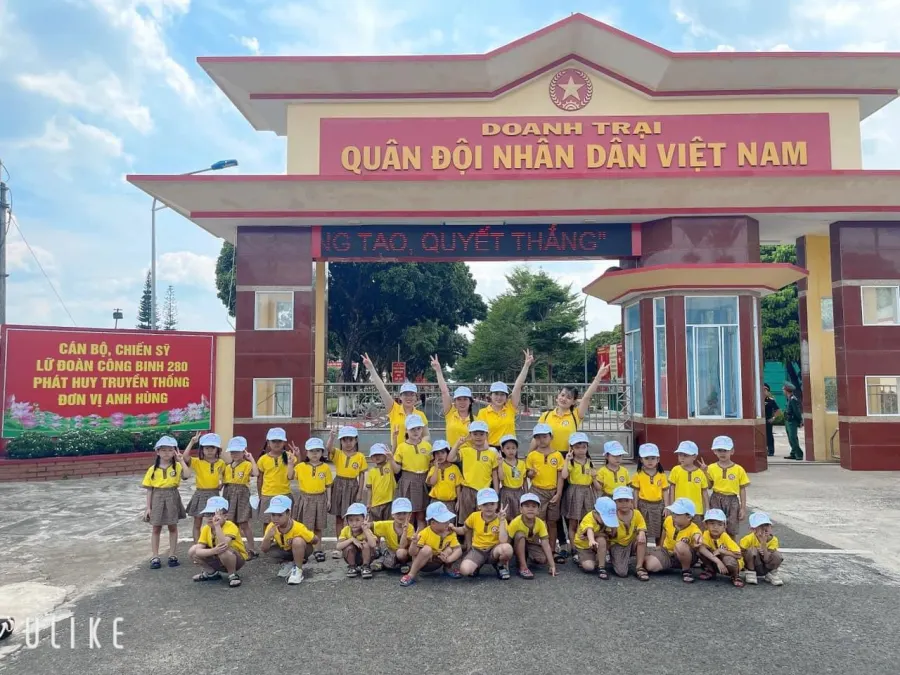 Lớp Mầm Non Hoa Phượng Đỏ