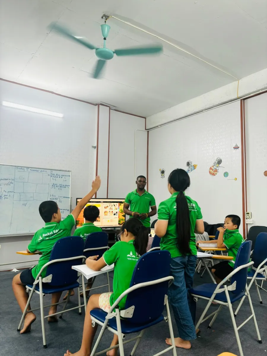 Trung tâm Ngoại ngữ và Tư vấn du học Rocket Education