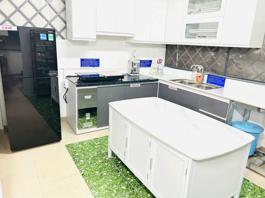 Mầm Non Song Ngữ Táo Đỏ (Red Apple Kindergarten)