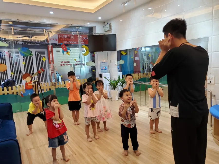 Mầm Non Song Ngữ Em Bé Hạnh Phúc (Happy Kids)