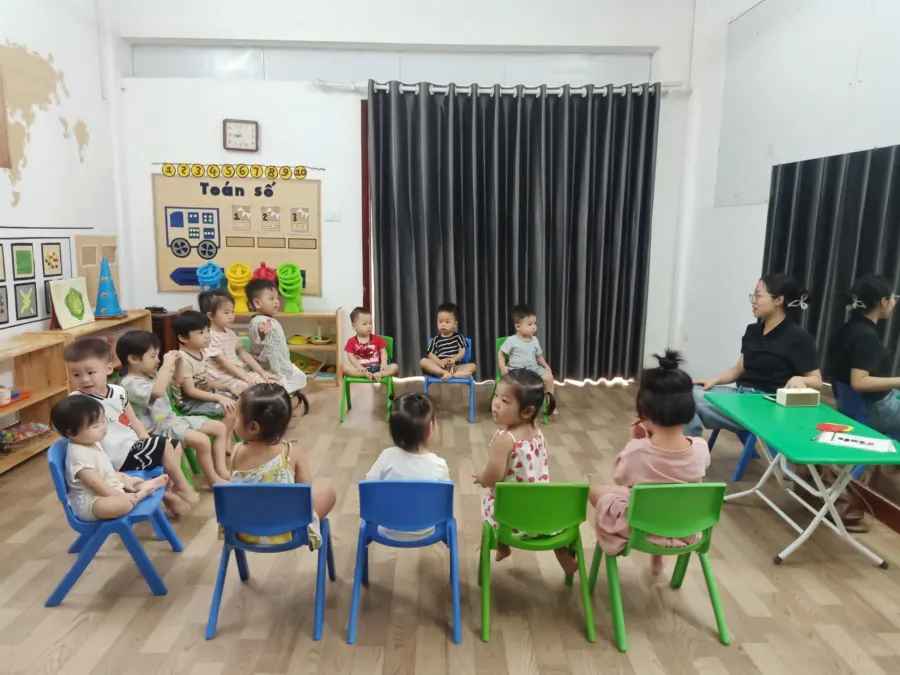 Mầm Non Thỏ Ngọc - Nguyễn Chính, Hoàng Mai