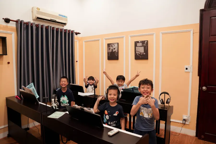Trung Tâm Chromatic Music Center